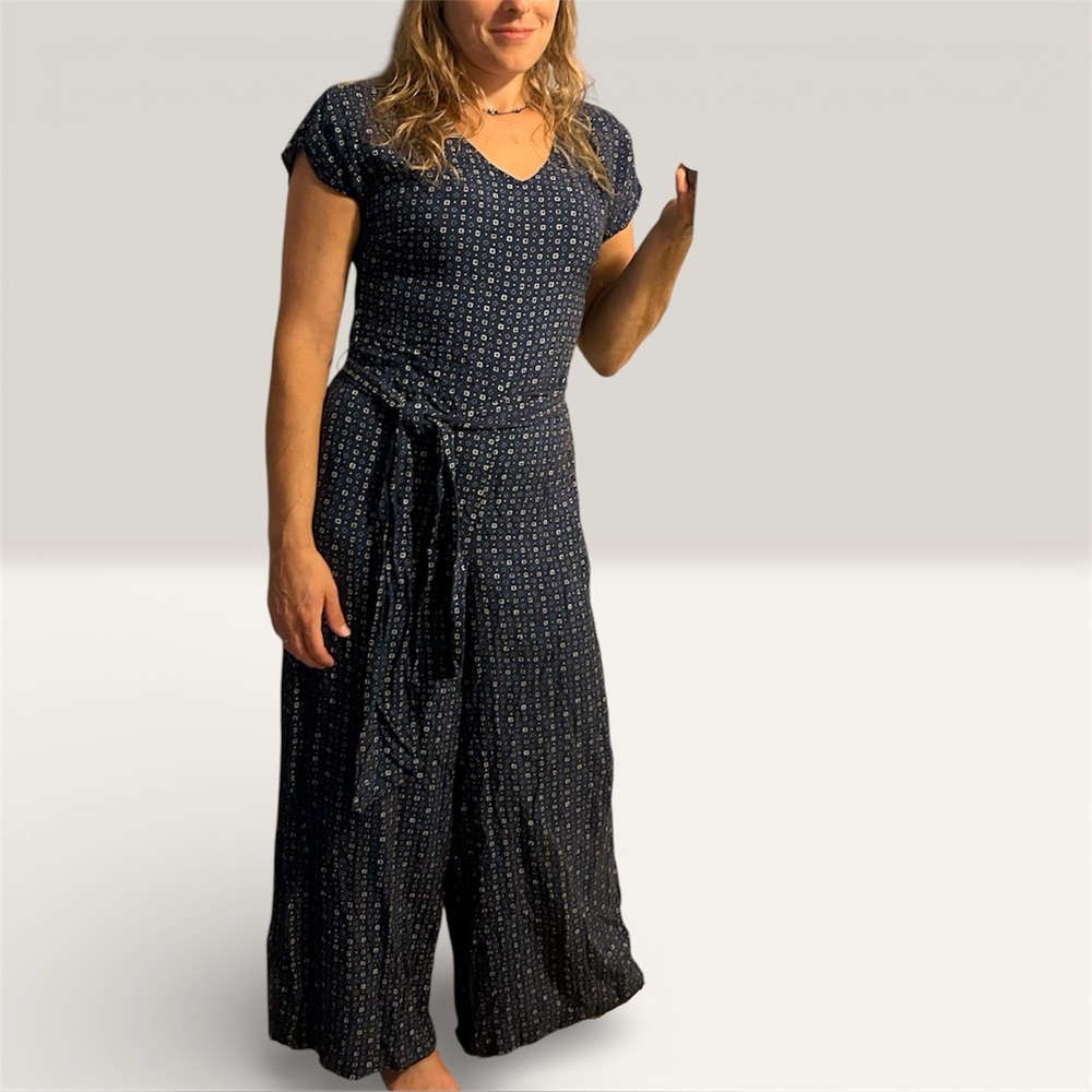 CHAPS Geometric Patterned Belted V-Neck Wide Leg Jumpsuit size 4 Navy Viscose